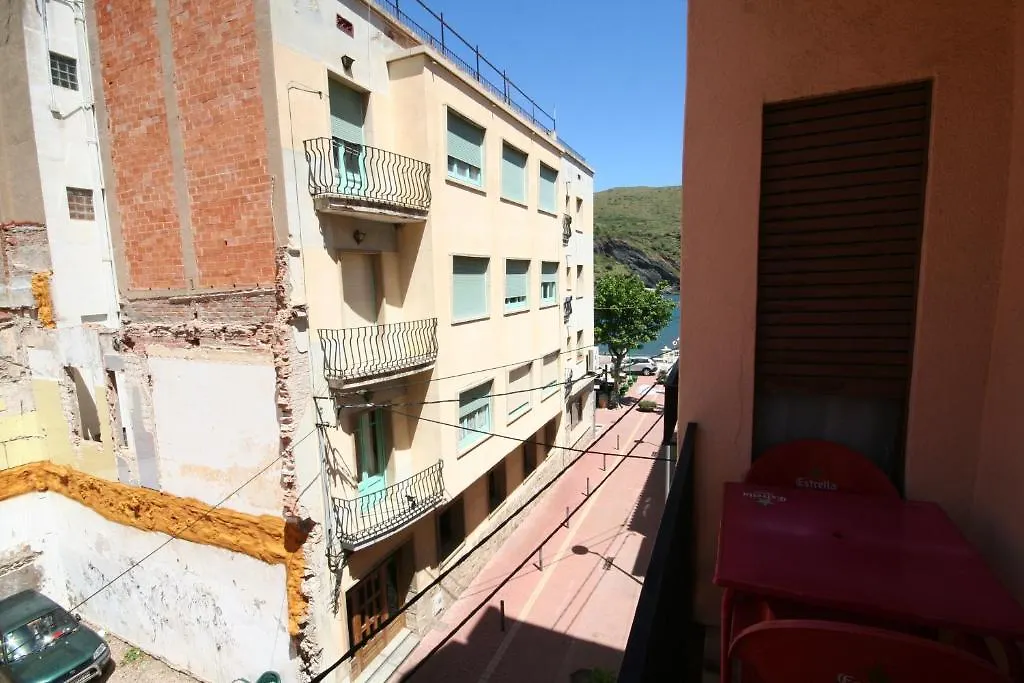 Hostal Juventus Portbou Guest house